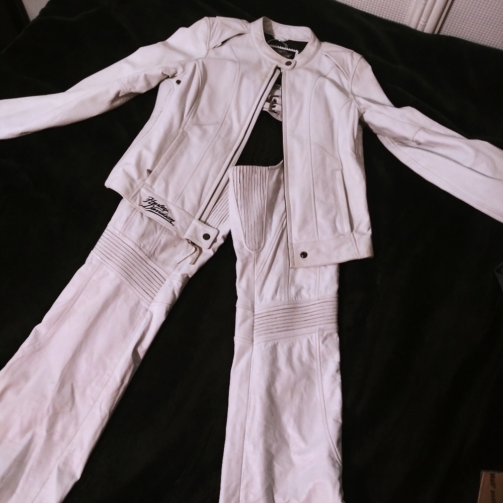 Matching Jacket and chaps! Beautiful white leather.